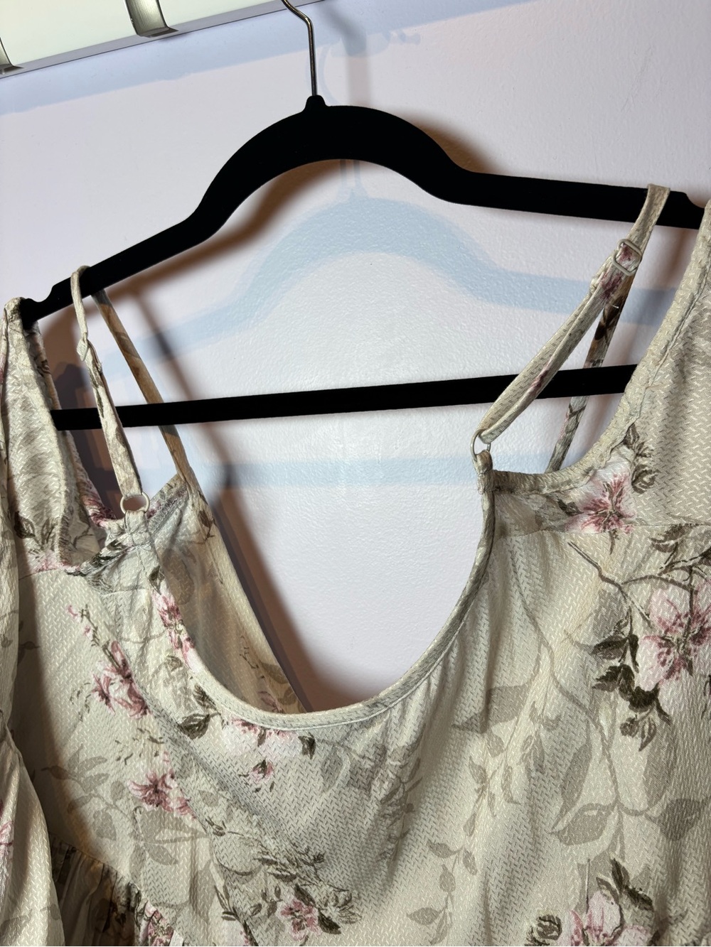 torrid Cream Floral Cold-Shoulder Button-Front Blouse - Picture 9 of 9